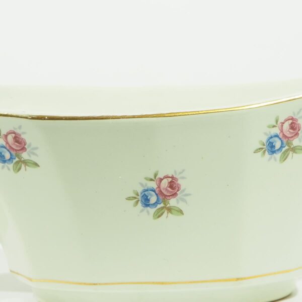 sauciere-porcelaine-opaque-Digoin-Sarreguemines-fleurs-roses-bleues-lisere-dore-forme-decagonale-vue-de-pres